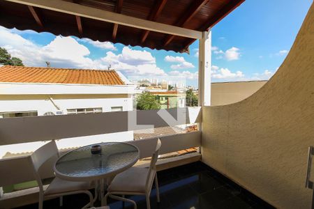 Casa à venda com 280m², 5 quartos e 4 vagas Casa à venda com 280m², 5 quartos e 4 vagasVaranda Quarto 4