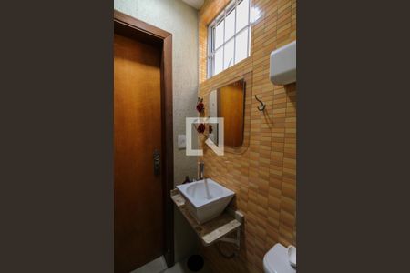 Casa à venda com 280m², 5 quartos e 4 vagas Casa à venda com 280m², 5 quartos e 4 vagasLavabo da Sala