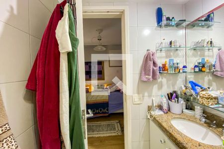 Apartamento à venda com 130m², 3 quartos e 2 vagasBanheiro da suíte