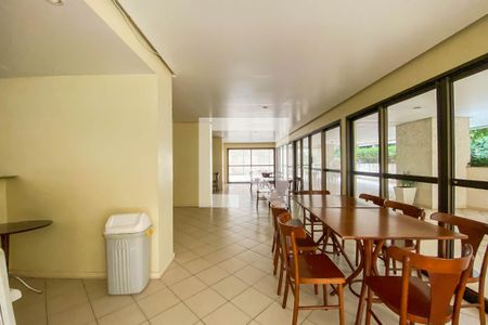 Apartamento à venda com 130m², 3 quartos e 2 vagasÁrea comum - Salão de festas