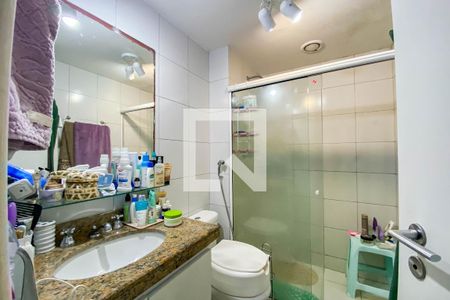 Apartamento à venda com 130m², 3 quartos e 2 vagasBanheiro da suíte