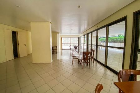 Apartamento à venda com 130m², 3 quartos e 2 vagasÁrea comum - Salão de festas