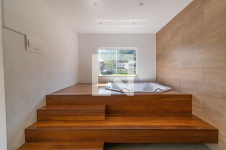 Apartamento para alugar com 62m², 2 quartos e 2 vagasÁrea comum - Banheira