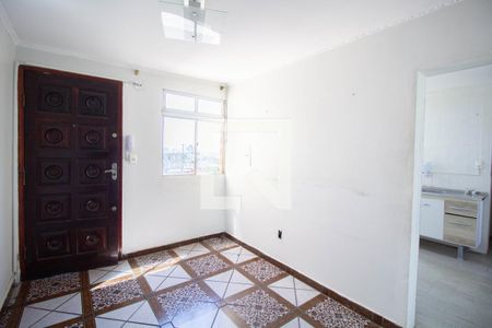 Sala de apartamento para alugar com 3 quartos, 59m² em Conjunto Residencial José Bonifácio, São Paulo
