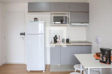 Sala e Cozinha de apartamento para alugar com 1 quarto, 28m² em Água Branca, São Paulo