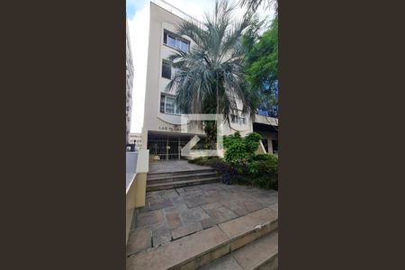 Apartamento à venda com 219m², 3 quartos e 1 vaga Apartamento à venda com 219m², 3 quartos e 1 vagaFachada