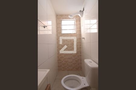 Banheiro de casa para alugar com 1 quarto, 21m² em Vila Buenos Aires, São Paulo