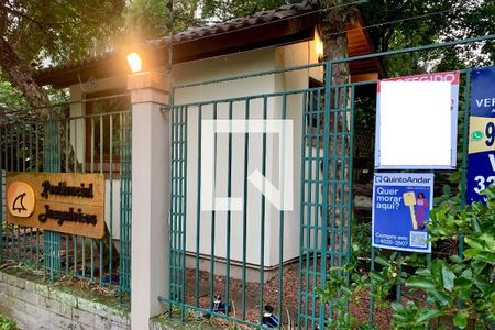 Casa de condomínio à venda com 240m², 3 quartos e 4 vagasFachada