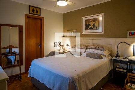 Casa de condomínio à venda com 240m², 3 quartos e 4 vagasSuíte