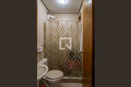 Casa de condomínio à venda com 240m², 3 quartos e 4 vagasBanheiro de Serviço