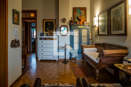 Casa de condomínio à venda com 240m², 3 quartos e 4 vagasSala íntima