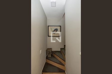 Casa de condomínio à venda com 88m², 2 quartos e 1 vagaEscada