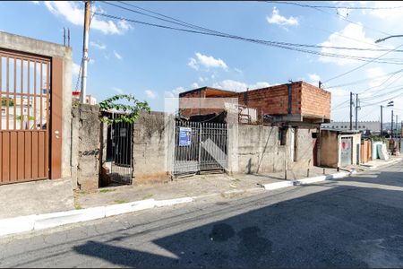 Casa à venda com 240m², 2 quartos e 2 vagas Casa à venda com 240m², 2 quartos e 2 vagasFachada