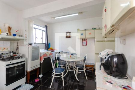 Casa à venda com 240m², 2 quartos e 2 vagas Casa à venda com 240m², 2 quartos e 2 vagasCozinha