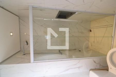 Banheiro de kitnet/studio para alugar com 0 quarto, 31m² em Vila Zilda, São Paulo