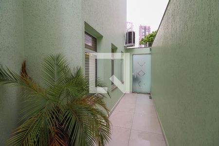 Casa à venda com 180m², 3 quartos e 4 vagasCorredor Externo