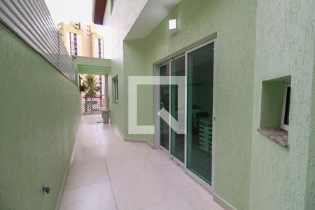 Casa à venda com 180m², 3 quartos e 4 vagasCorredor Externo