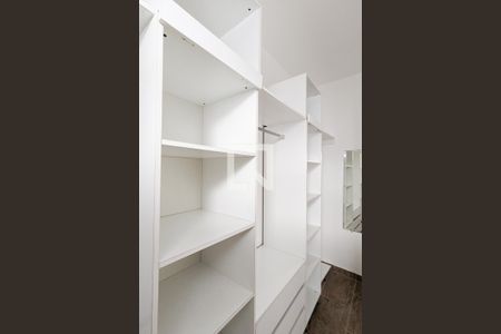 Casa à venda com 175m², 3 quartos e 2 vagas Casa à venda com 175m², 3 quartos e 2 vagasCloset do quarto 2