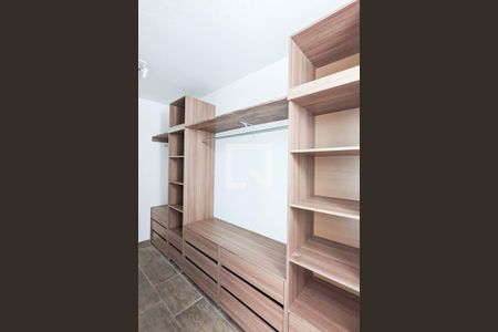 Casa à venda com 175m², 3 quartos e 2 vagas Casa à venda com 175m², 3 quartos e 2 vagasCloset da suíte