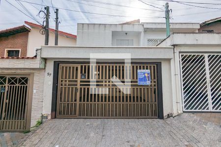 Casa à venda com 175m², 3 quartos e 2 vagas Casa à venda com 175m², 3 quartos e 2 vagasFachada