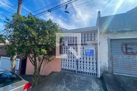 Casa para alugar com 160m², 3 quartos e 3 vagas Casa para alugar com 160m², 3 quartos e 3 vagasFachada