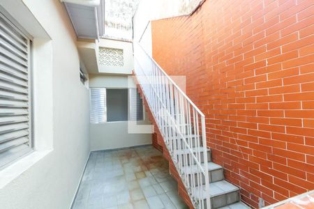 Casa para alugar com 160m², 3 quartos e 3 vagas Casa para alugar com 160m², 3 quartos e 3 vagasEscada