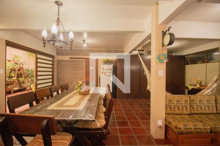 Casa à venda com 329m², 4 quartos e 3 vagas Casa à venda com 329m², 4 quartos e 3 vagasÁrea de Churrasco