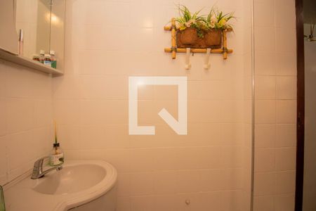 Casa à venda com 329m², 4 quartos e 3 vagas Casa à venda com 329m², 4 quartos e 3 vagasBanheiro Auxiliar