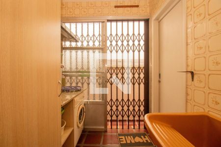 Casa à venda com 329m², 4 quartos e 3 vagas Casa à venda com 329m², 4 quartos e 3 vagasÁrea de Serviço