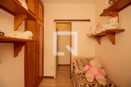 Casa à venda com 329m², 4 quartos e 3 vagas Casa à venda com 329m², 4 quartos e 3 vagasDependência