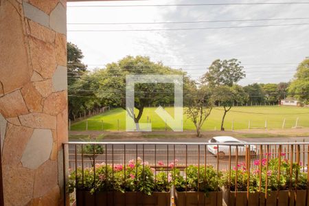 Casa à venda com 329m², 4 quartos e 3 vagas Casa à venda com 329m², 4 quartos e 3 vagasVaranda da Sala