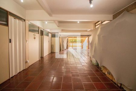 Casa à venda com 329m², 4 quartos e 3 vagas Casa à venda com 329m², 4 quartos e 3 vagasGaragem