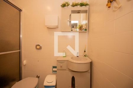 Casa à venda com 329m², 4 quartos e 3 vagas Casa à venda com 329m², 4 quartos e 3 vagasBanheiro Auxiliar