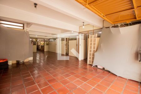 Casa à venda com 329m², 4 quartos e 3 vagas Casa à venda com 329m², 4 quartos e 3 vagasGaragem