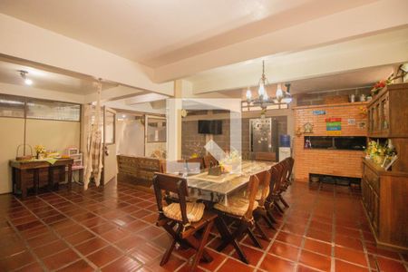 Casa à venda com 329m², 4 quartos e 3 vagas Casa à venda com 329m², 4 quartos e 3 vagasÁrea de Churrasco