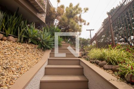 Casa à venda com 329m², 4 quartos e 3 vagas Casa à venda com 329m², 4 quartos e 3 vagasPátio Frente
