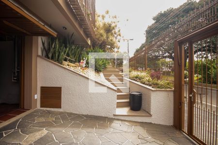 Casa à venda com 329m², 4 quartos e 3 vagas Casa à venda com 329m², 4 quartos e 3 vagasPátio Frente
