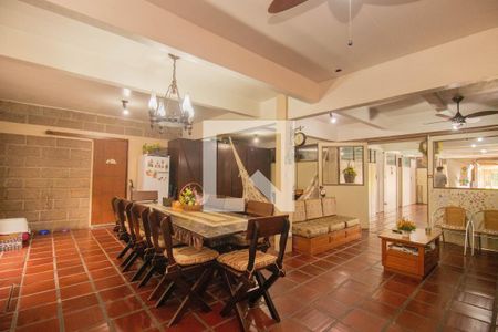 Casa à venda com 329m², 4 quartos e 3 vagas Casa à venda com 329m², 4 quartos e 3 vagasÁrea de Churrasco