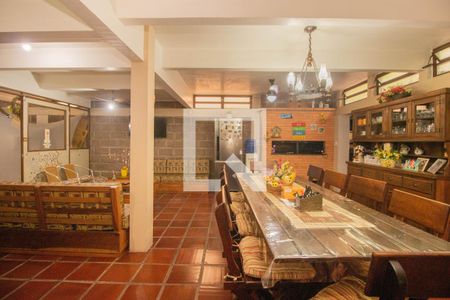 Casa à venda com 329m², 4 quartos e 3 vagas Casa à venda com 329m², 4 quartos e 3 vagasÁrea de Churrasco