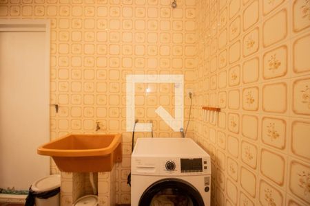 Casa à venda com 329m², 4 quartos e 3 vagas Casa à venda com 329m², 4 quartos e 3 vagasÁrea de Serviço