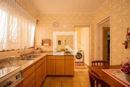 Casa à venda com 329m², 4 quartos e 3 vagas Casa à venda com 329m², 4 quartos e 3 vagasCozinha