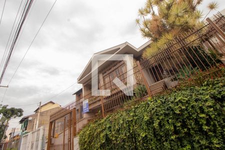 Casa à venda com 329m², 4 quartos e 3 vagas Casa à venda com 329m², 4 quartos e 3 vagasFachada