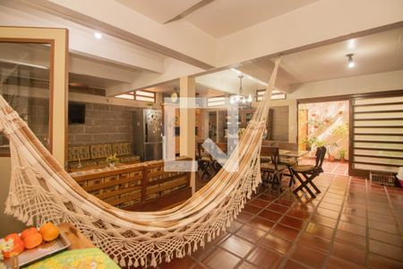 Casa à venda com 329m², 4 quartos e 3 vagas Casa à venda com 329m², 4 quartos e 3 vagasÁrea de Churrasco