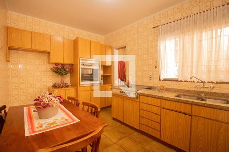 Casa à venda com 329m², 4 quartos e 3 vagas Casa à venda com 329m², 4 quartos e 3 vagasCozinha