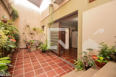 Casa à venda com 329m², 4 quartos e 3 vagas Casa à venda com 329m², 4 quartos e 3 vagasPátio Fundos