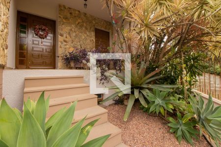 Casa à venda com 329m², 4 quartos e 3 vagas Casa à venda com 329m², 4 quartos e 3 vagasPátio Frente