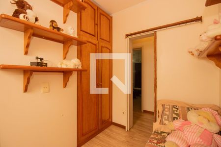 Casa à venda com 329m², 4 quartos e 3 vagas Casa à venda com 329m², 4 quartos e 3 vagasDependência