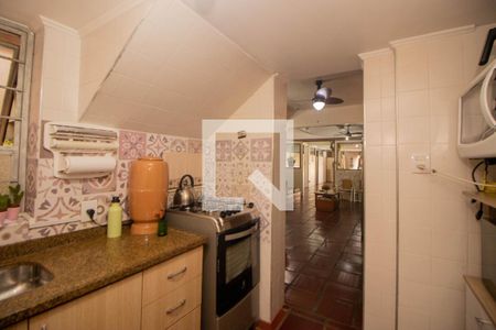 Casa à venda com 329m², 4 quartos e 3 vagas Casa à venda com 329m², 4 quartos e 3 vagasÁrea de Churrasco - Cozinha Auxiliar