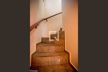 Escada de casa à venda com 4 quartos, 198m² em Jardim Santa Emilia, São Paulo
