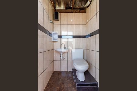 Casa à venda com 117m², 3 quartos e sem vaga Casa à venda com 117m², 3 quartos e sem vagaBanheiro da Churrasqueira